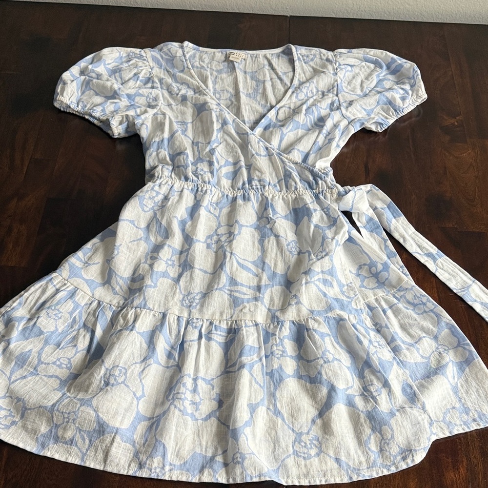 Billabong Floral Tropical Blue and White Dress